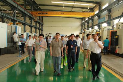 “千人計劃”專家來濟南一機床進(jìn)行現(xiàn)場參觀考察